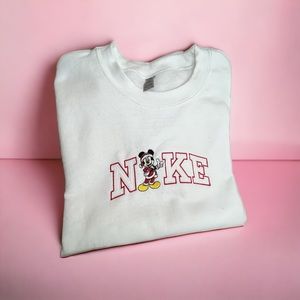 ♥️ 🎄Mickey Mouse Nike Holliday CREWNECK 🎄♥️